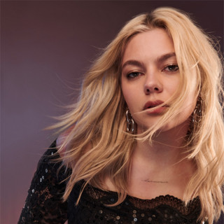 Louane portrait
